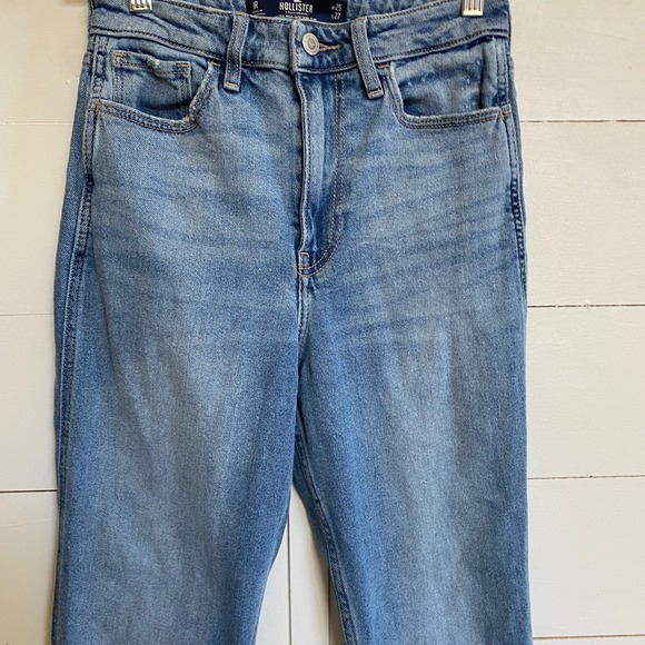 Hollister 1R Ultra high Rise Mom Jeans Raw Hem W25 X 27 - New - Picture 9 of 14
